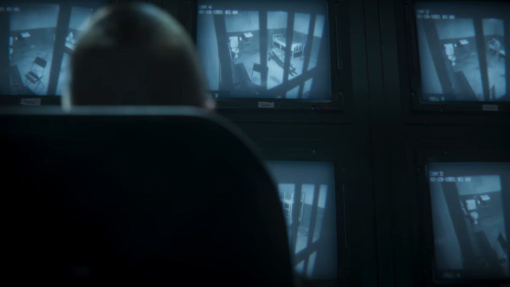 A character is spectating prisoners in zombie mode.