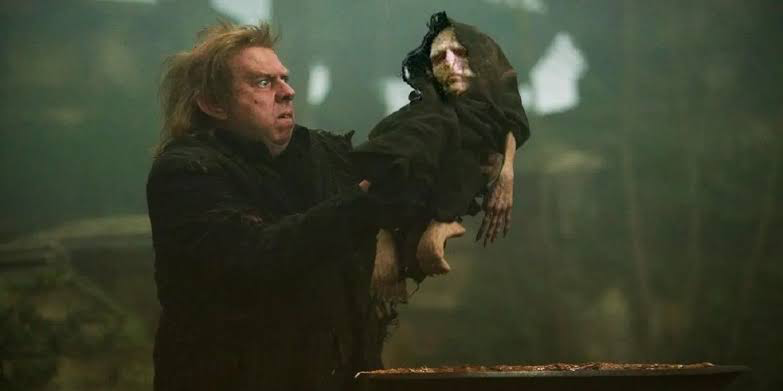 Peter Pettigrew reunites with his master Lord Voldemort | Warner Bros