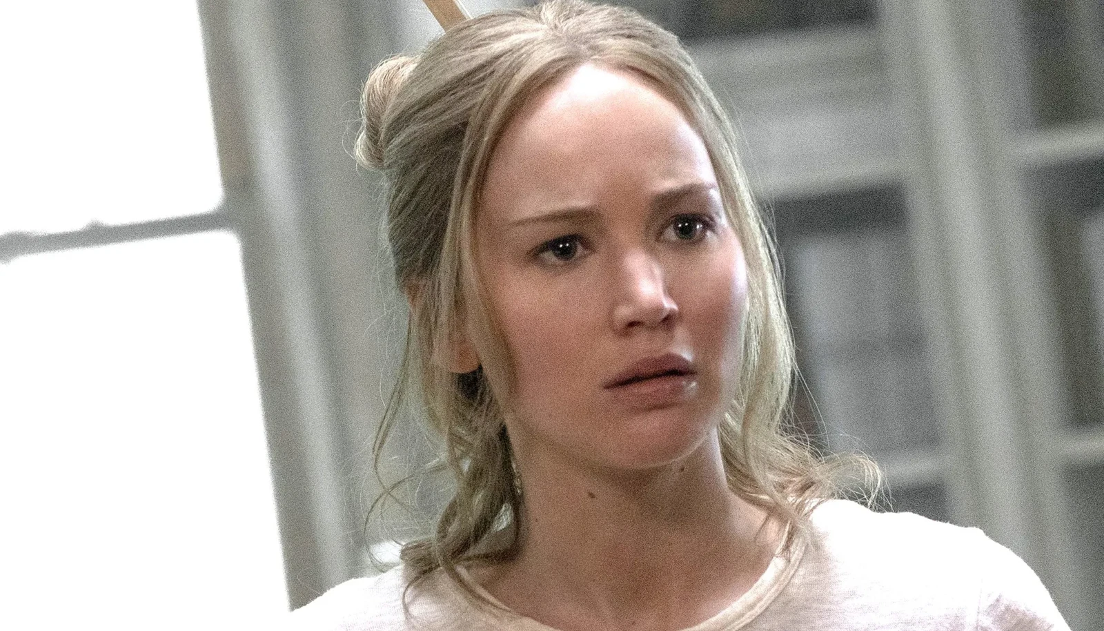 “Get the camera on her face, right now”: Jennifer Lawrence Breaking Her Rib Wasn’t Enough for Director to Stop Filming Who Was in a Relationship With the Actress at That Time