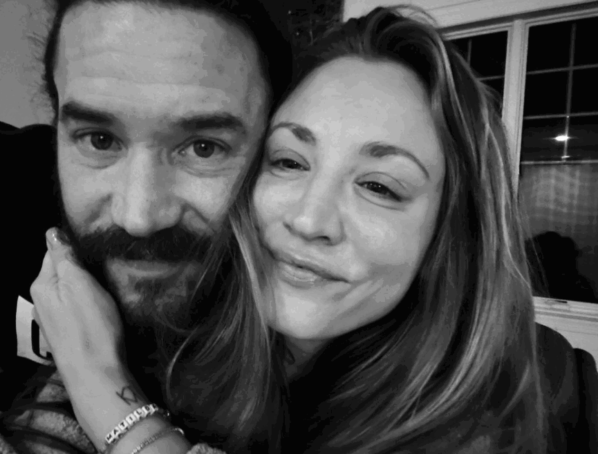 Cuoco with Tom Pelphrey, her current partner. | Credits: @kaleycuoco/IG.