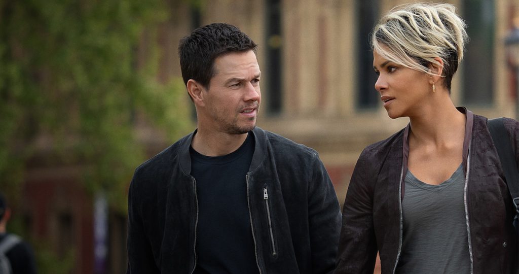 Mark Wahlberg an Halle Berry in The Union | Credits: Netflix