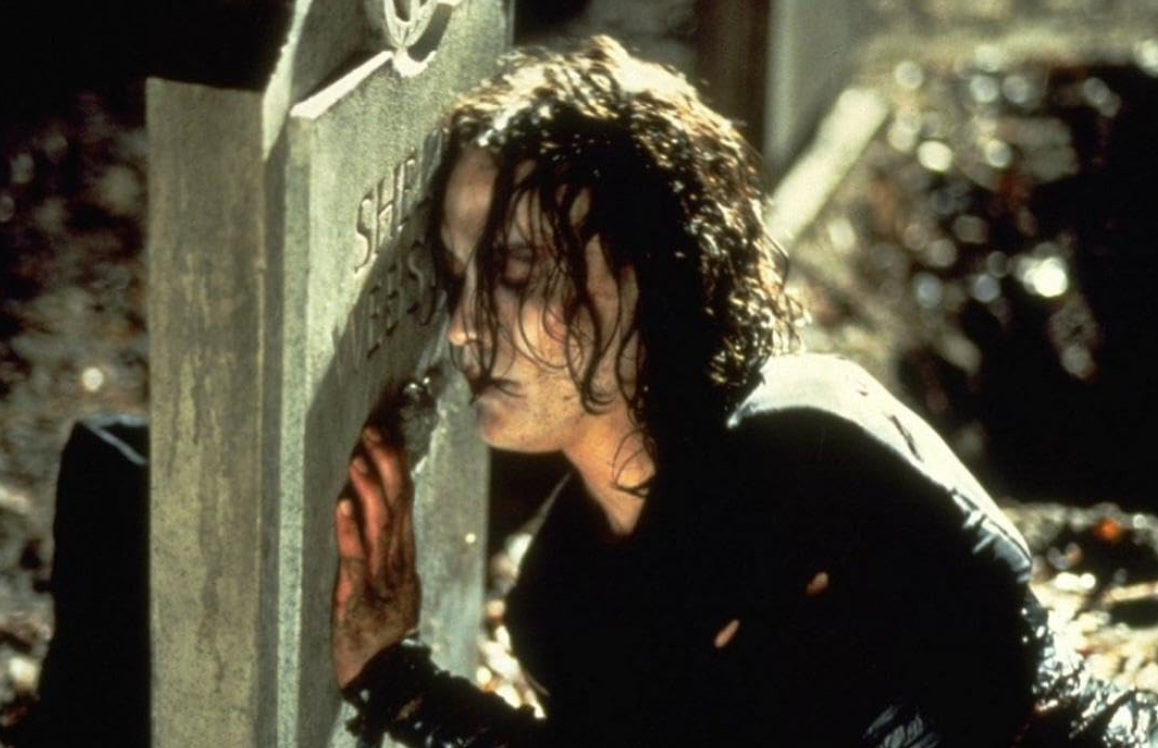 “He thought he was going to die young like his dad”: Brad Pitt Was Left Spooked by The Crow Star Brandon Lee’s Scary Prediction That Sadly Came True in One of the Worst Hollywood Accidents