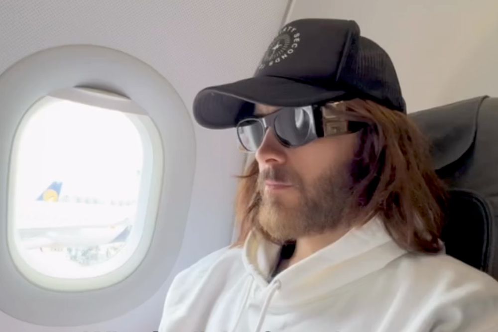 “He looks really pissed”: Fans Feel Sorry For $90 Million Rich Jared Leto Who Faces an Awkward Spot After Ditching Luxury Private Planes to Fly Commercial