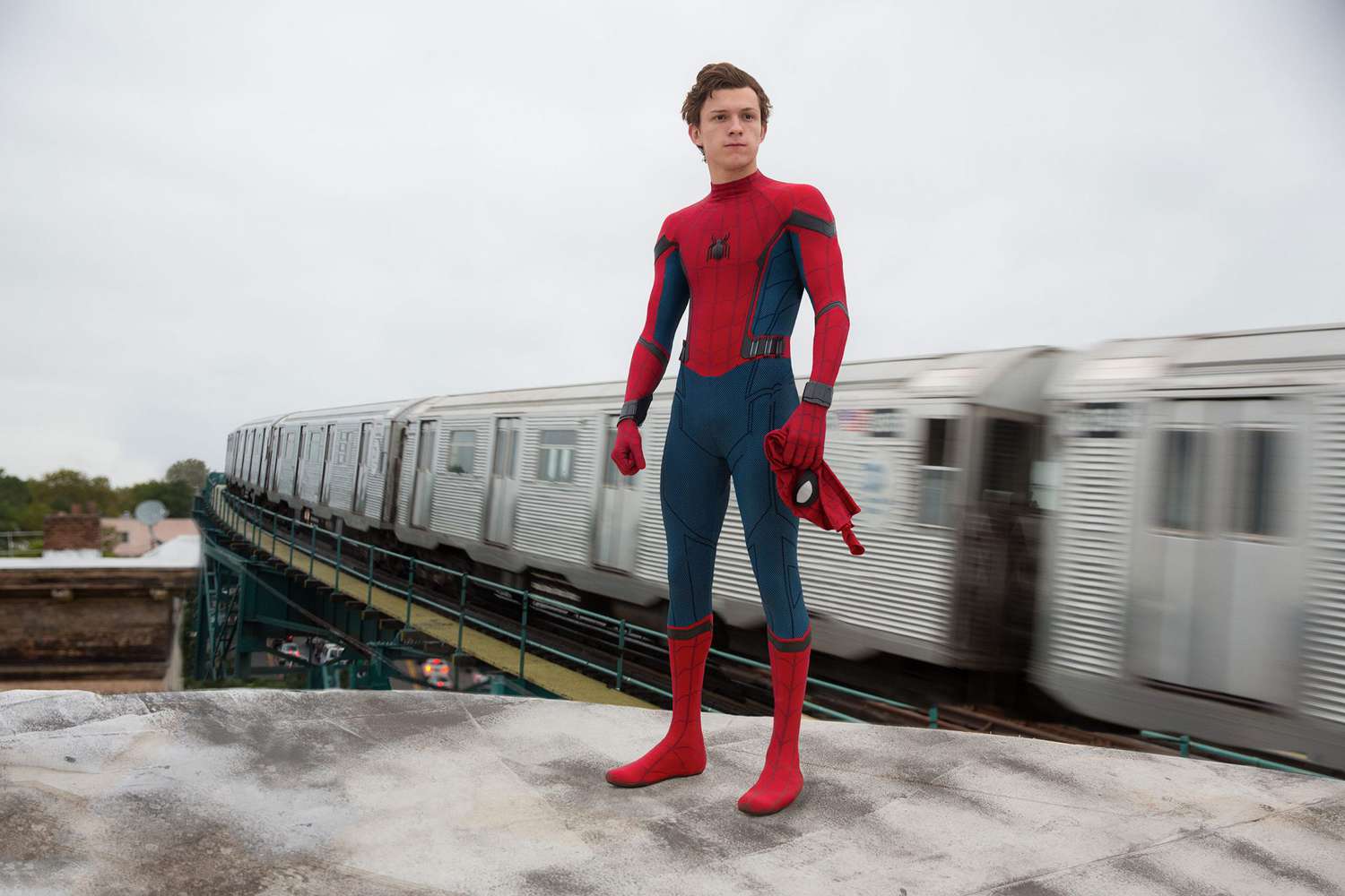 A Hulk vs Spider-Man Movie or a Completely New Role – Tom Holland’s Latest Appearance at Universal Studio Can Be Huge After Amy Pascal Left Sony