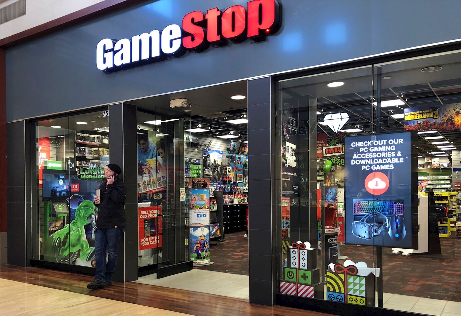 «Земля исцеляется сама»: геймеры радуются, когда GameStop объявляет, что вернет в магазины ретро-игры и консоли