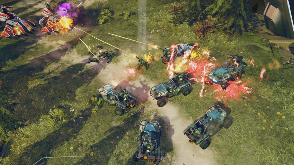 Characters fighting in Halo Wars.