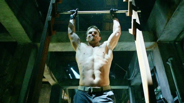 Stephen Amell’s salmon ladder stunt in Arrow 