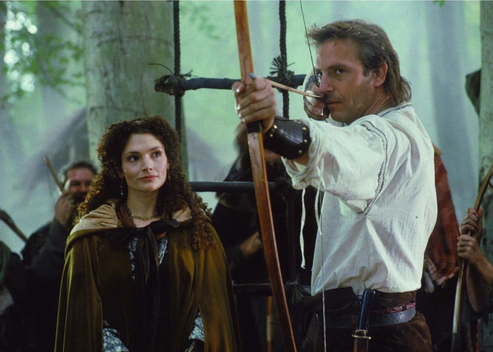 Don’t Tell Kevin Costner What Russell Crowe Feels About His Robin Hood: ‘An extended Jon Bon Jovi video’