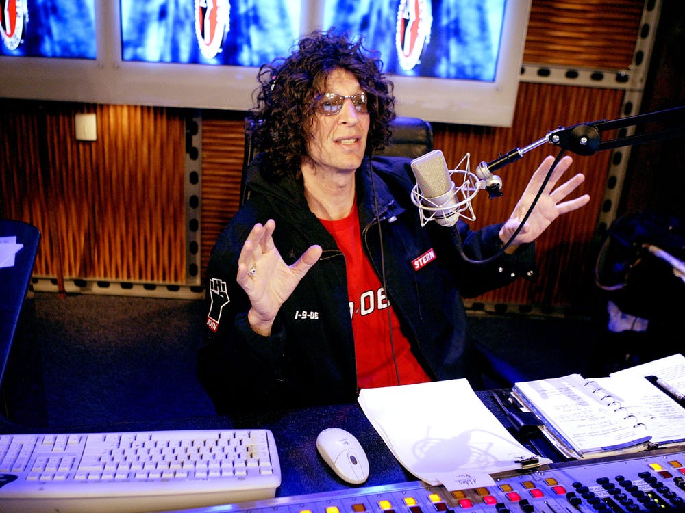 “There were girls in bathing suits running around by the pool”: Howard Stern Was “Treated like an a**hole” in Diddy’s All White Parties