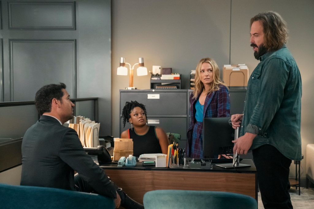 Manuel Garcia-Rulfo, Jazz Raycole, Becki Newton, Angus Sampson in The Lincoln Lawyer