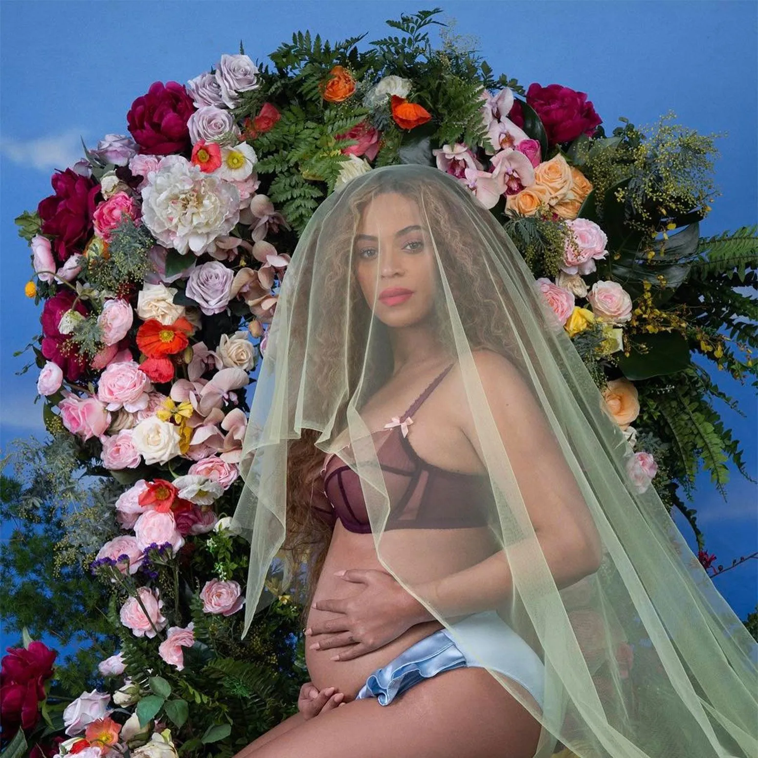 “A pregnant belly will not collapse like that”: Dissecting the Video That Alleged Beyonce of Using Fake Baby Bump for Pregnancy Making Her Life Painful