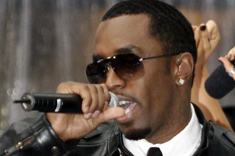 Sean 'Diddy' Combs tampil