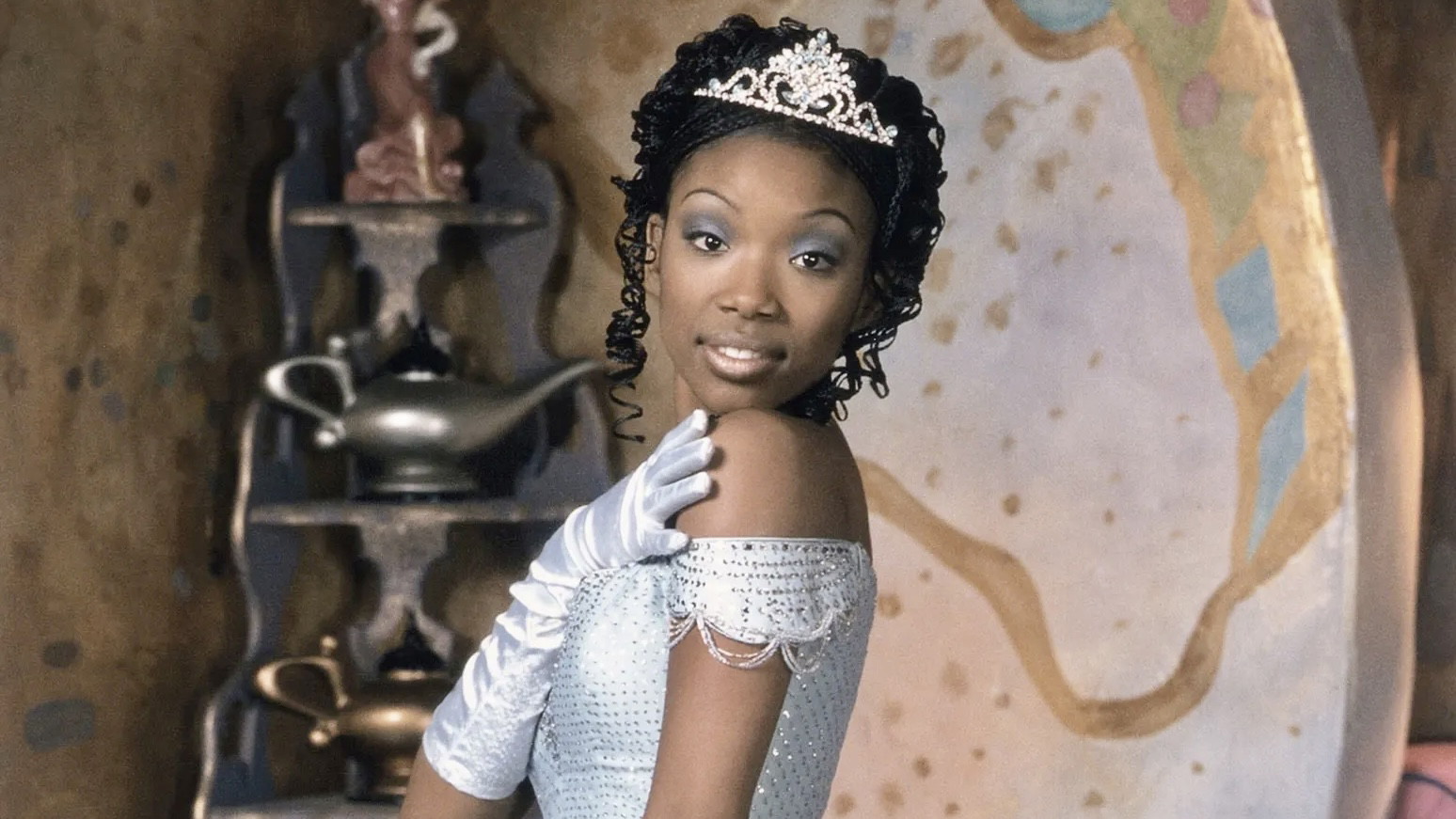 “You’re doing this for every little Colombian girl”: ‘Cinderella’ Star Brandy’s Honest Words About Rachel Zegler’s Snow White Will Put Haters to Shame