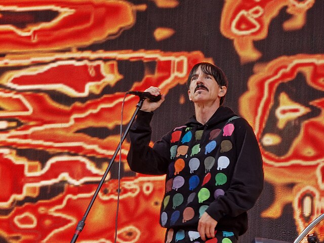 Fans Absolutely Despise Anthony Kiedis’ Picture With Ex-Girlfriend Helena When She Was Only 19