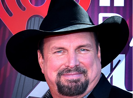 “He’d be gone eight to 10 weeks”: Garth Brooks’ Ex-Wife Revealed an Ugly Truth After Getting a Whopping $125 Million in Divorce