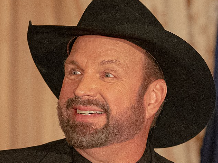 “He’d be gone eight to 10 weeks”: Garth Brooks’ Ex-Wife Revealed an Ugly Truth After Getting a Whopping $125 Million in Divorce