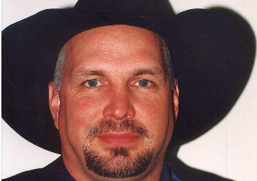 “He’d be gone eight to 10 weeks”: Garth Brooks’ Ex-Wife Revealed an Ugly Truth After Getting a Whopping $125 Million in Divorce