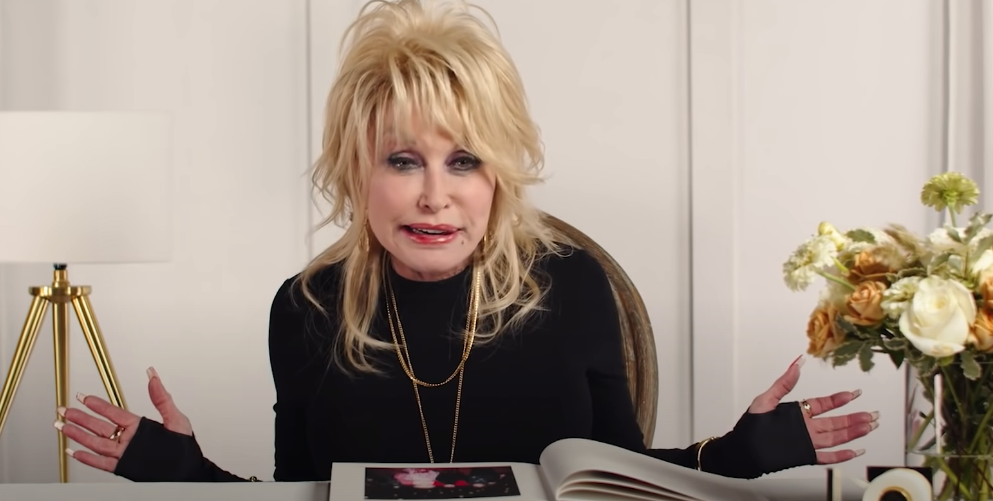 “Words like that… make me lose control”: Why Dolly Parton Stripped and Ran N*de Across Los Angeles