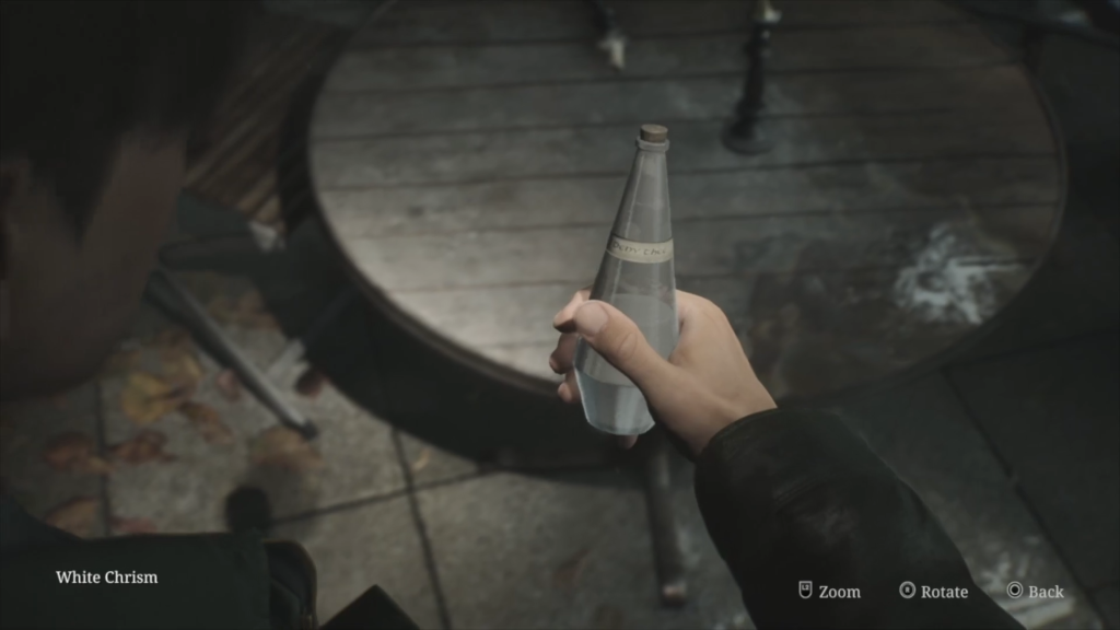 James holding the White Chrism in Silent Hill 2 Remake.