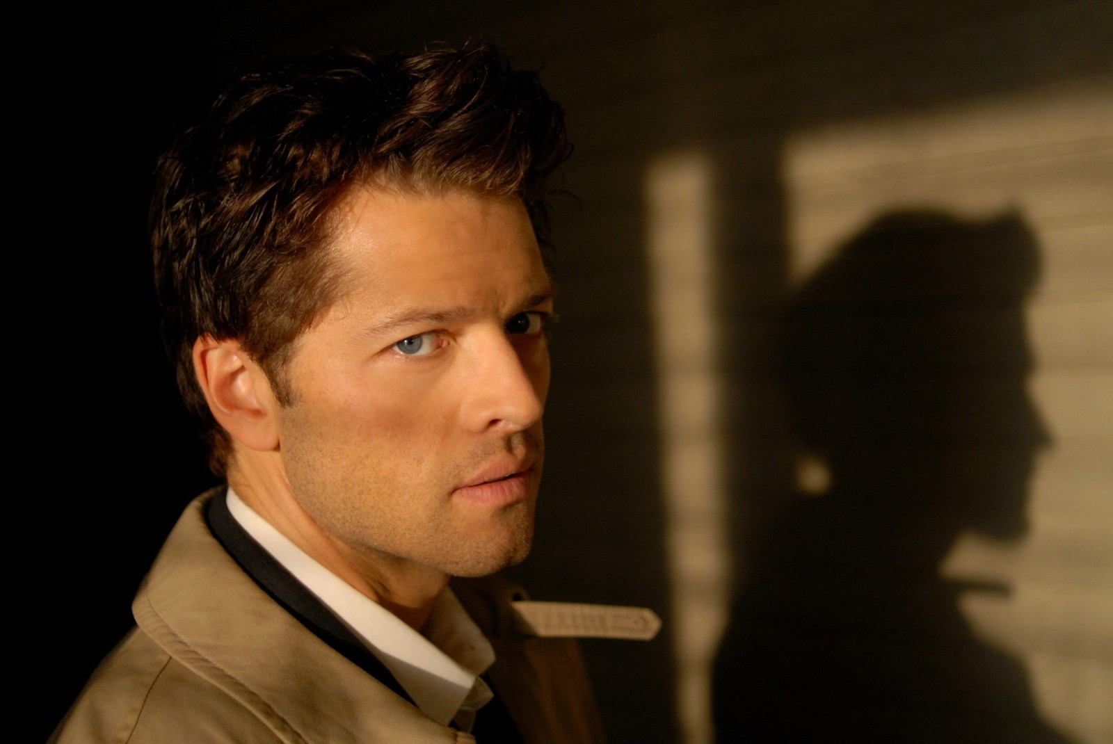 Supernatural Star Misha Collins is So Deceptively Simple He Climbed a Bank to Read a Book, The Cops Came With a Chopper to Arrest the ‘Bank Robber’