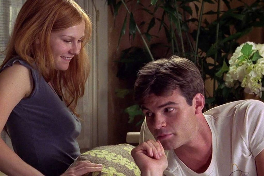 Daniel Gillies (John Jameson) and Kirsten Dunst (Mary Jane) in Spider-Man 2 