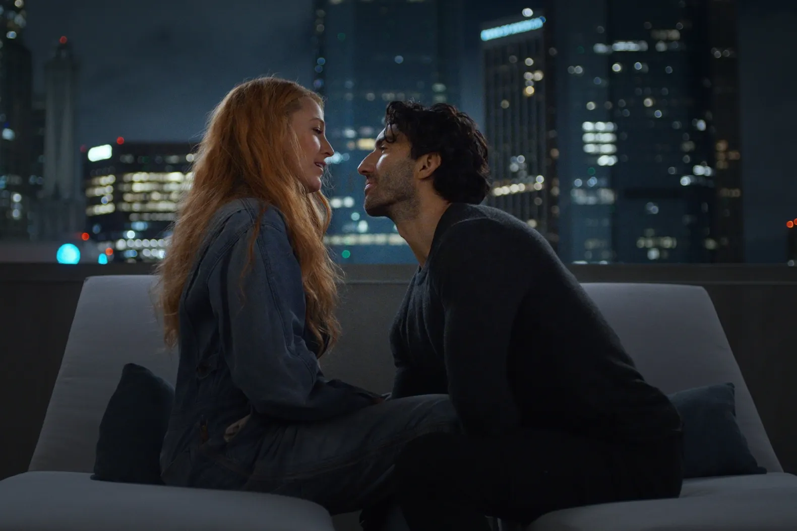 Justin Baldoni and Blake Lively in It Ends With Us. 