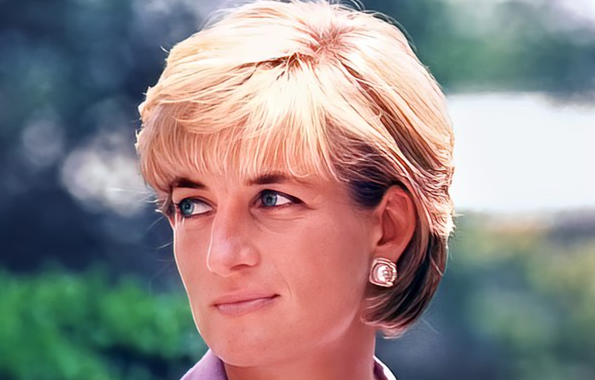 “My mom fancied you”: Princess Diana’s Secret Confession for Kevin Costner After Demanding a Kissing Scene in Unmade Sequel