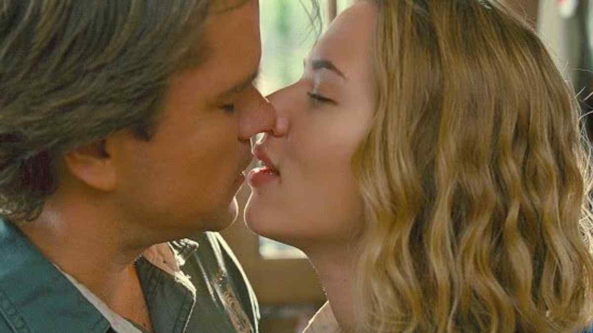 “I’m not a freak”: Scarlett Johansson Defended How She Practised Kissing Scenes Before Getting it on With Bradley Cooper