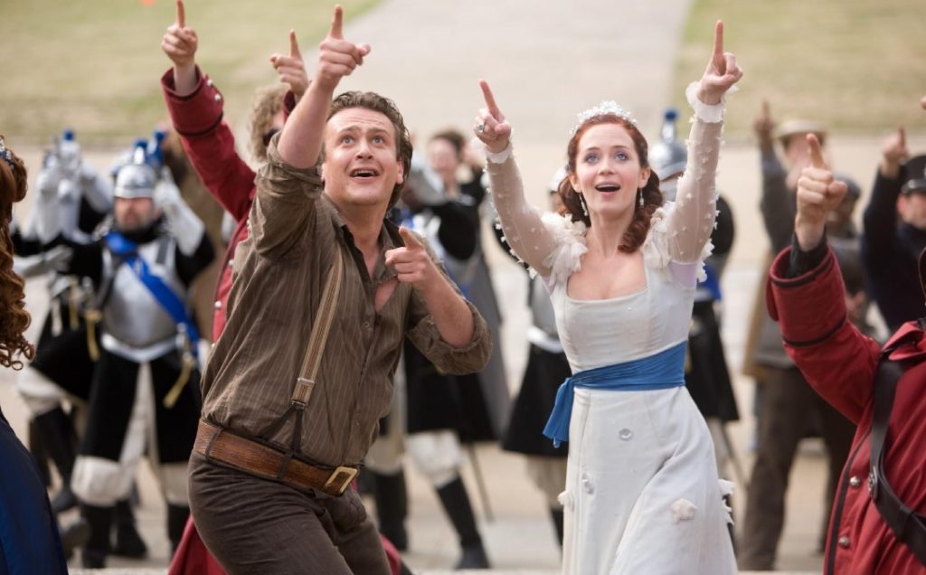 Jason Segel and Emily Blunt in Gulliver's Travels (2010)
