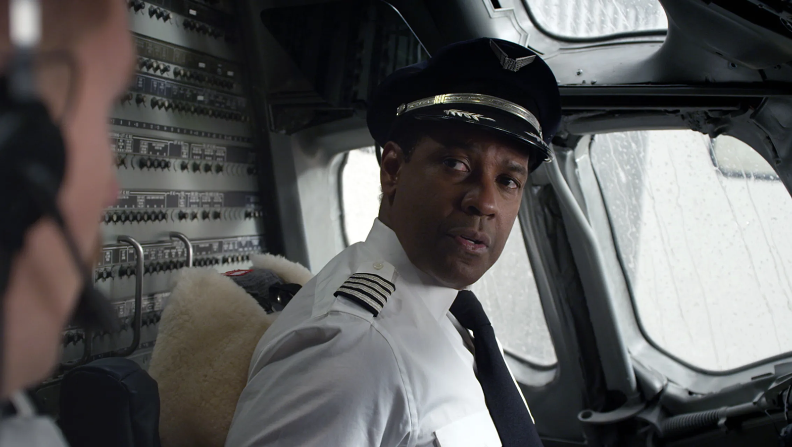 “Flight hits so much harder”: Denzel Washington’s Sobriety Story Makes His Underrated Movie Even Better After 12 Years