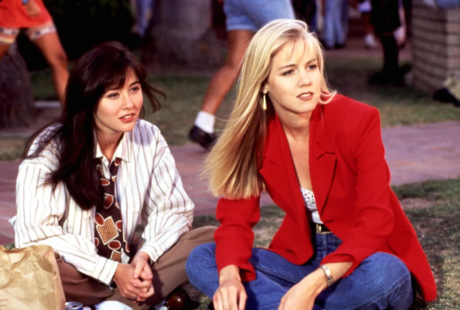 Shannen Doherty and Jennie Garth in a still from Beverly Hills, 90210 (1990-2000)