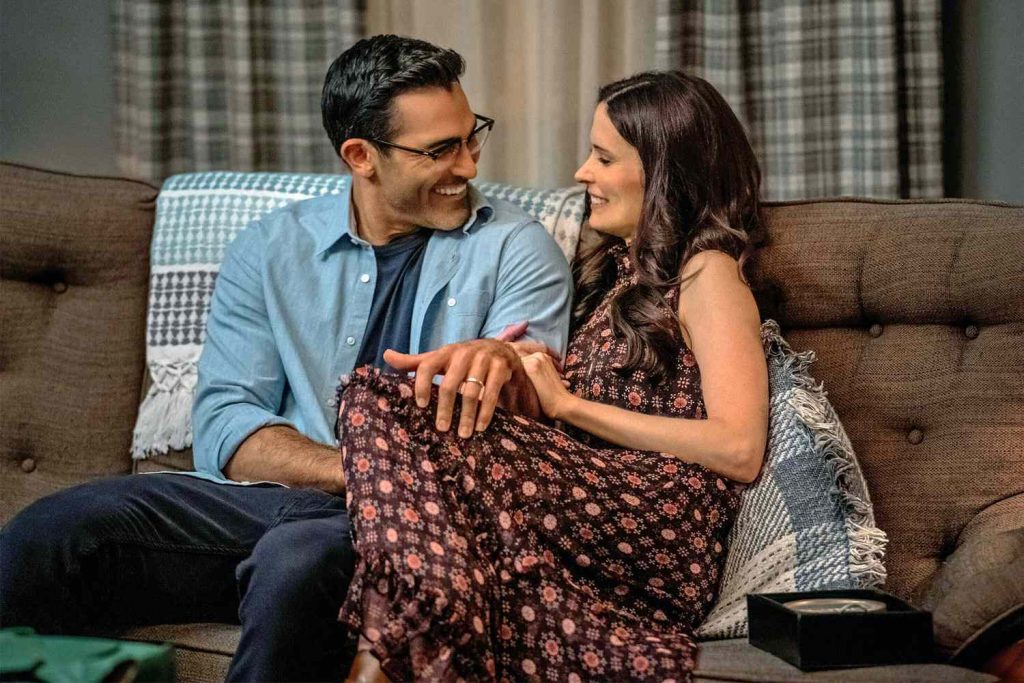 Tyler Hoechlin and Elizabeth Tulloch in Superman & Lois