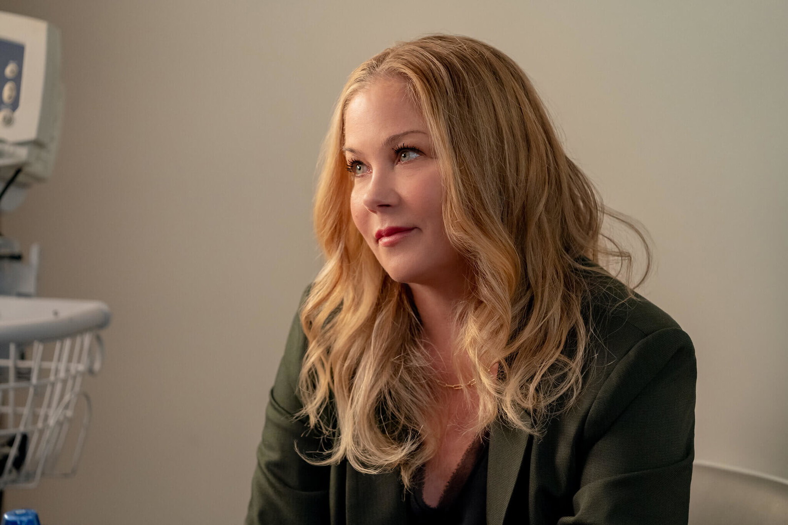 “Not to bring everybody down, but…”: The Painful Medical Condition Diagnosis FRIENDS Star Christina Applegate Totally Missed While Filming Hit Netflix Series