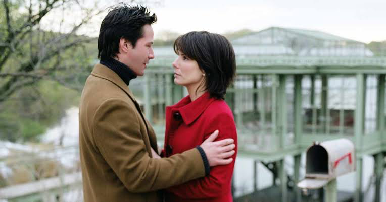 Keanu Reeves and Sandra Bullock in The Lake House 