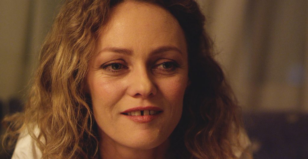 Vanessa Paradis plays Marianne, a war correspondent, in Frost