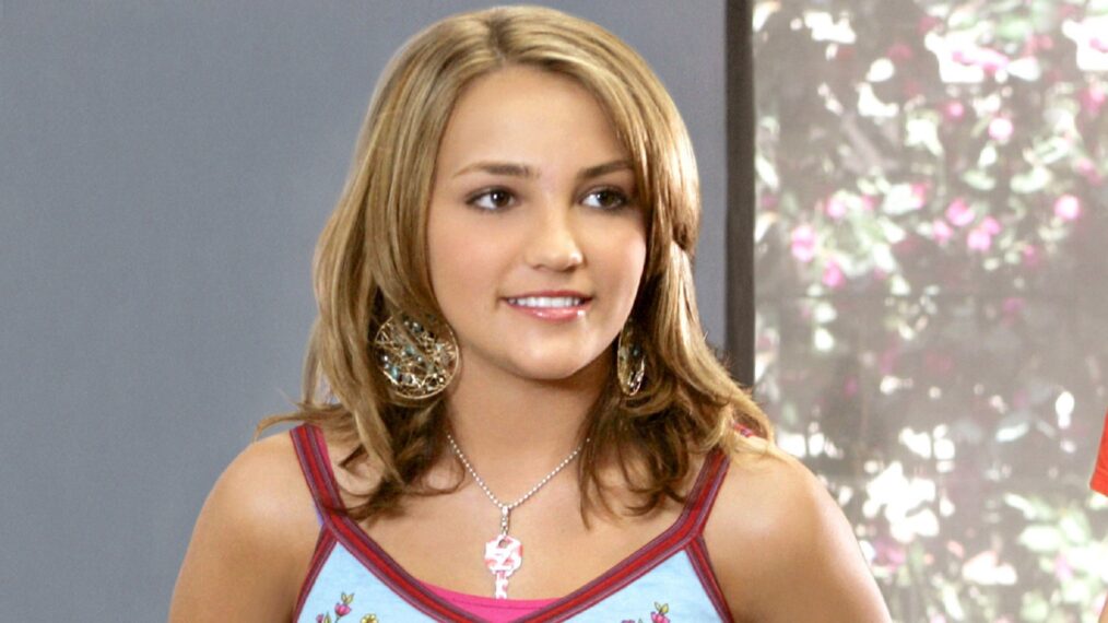 Jamie Lynn Spears as Zoey Brooks in the Nickelodeon series "Zoey 101" smiling.