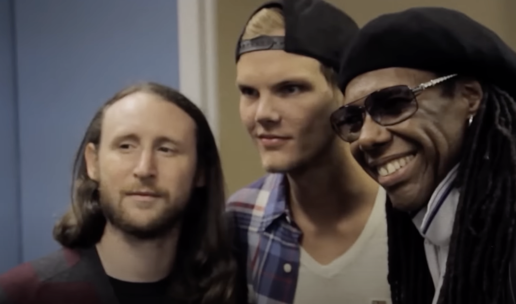 Mike Einziger, Avicii, and Nile Rodgers posing for a picture. 