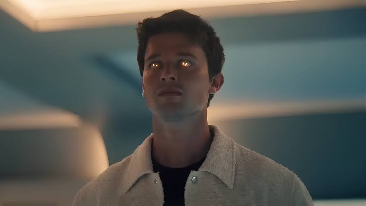 Patrick Schwarzenegger as Luke Riordan aka Golden Boy