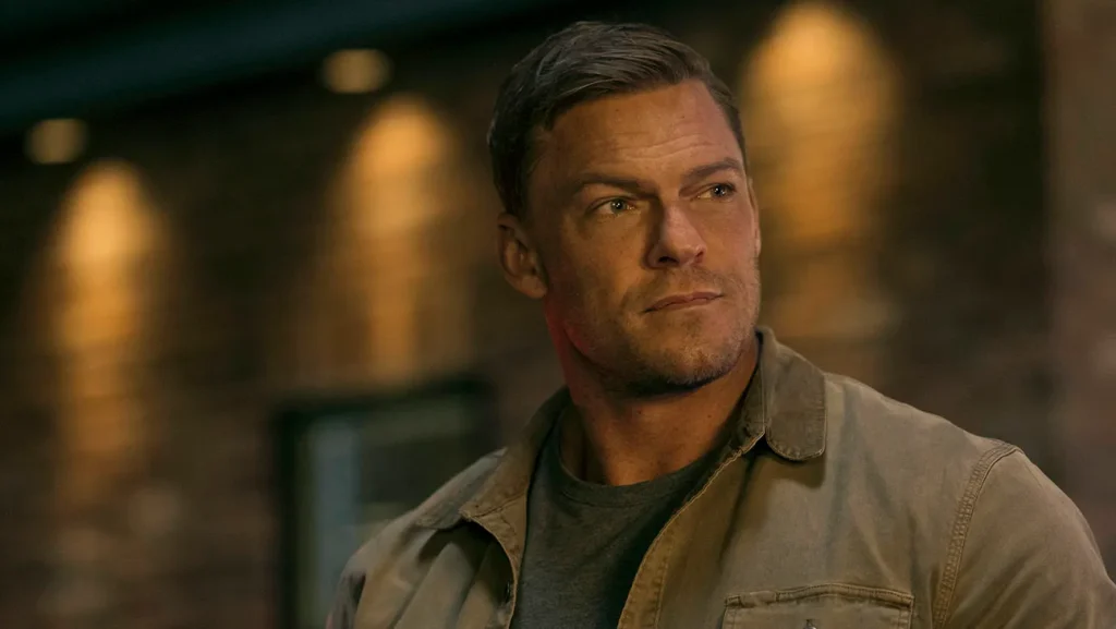 Alan Ritchson plays Jack Reacher