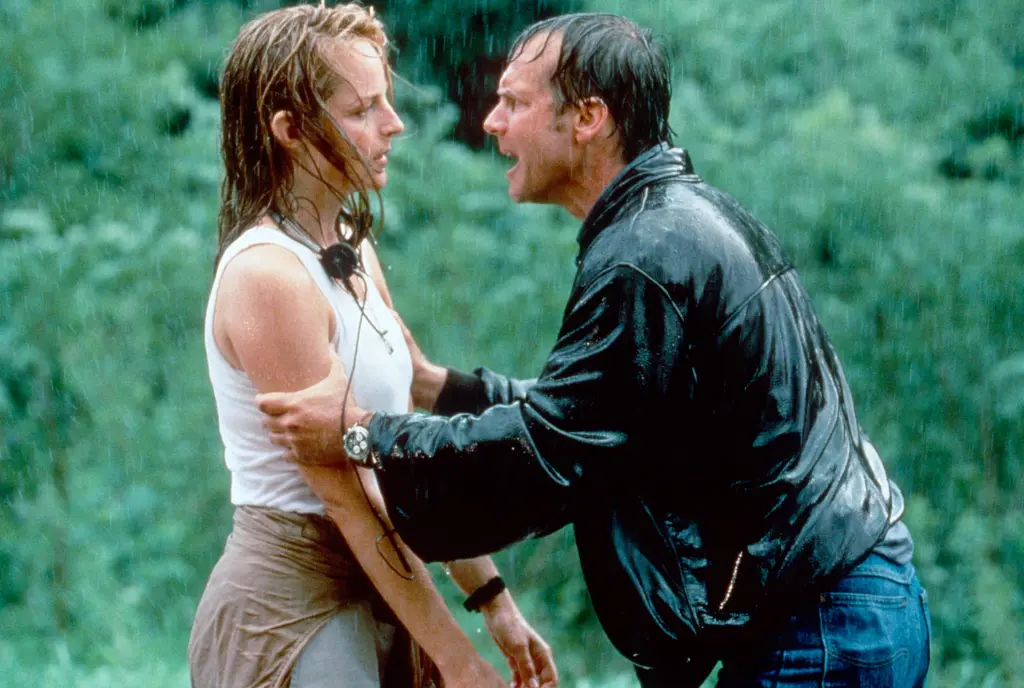 Helen Hunt as Dr. Jo Harding and Bill Paxton as Bill Harding, Jo's ex-husband, in Twister