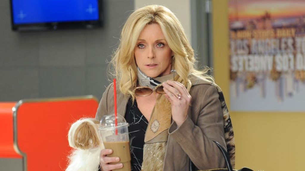 Jane Krakowski holding her drink and sunglasses in 30 Rock 