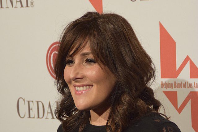 Ricki Lake lost her home in the LA fires || Image by Mingle Media TV, licensed under CC BY-SA 2.0, via Wikimedia Commons