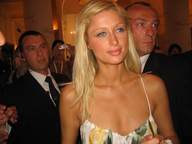 Paris Hilton could only watch from afar as her home was burnt down || Image by Roger Casas--Alatriste, licensed under CC BY 2.0, via Wikimedia Commons