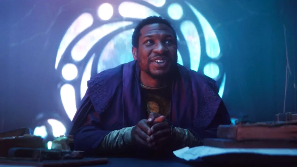 Jonathan Majors smiling as Kang the Conqueror in the MCU. 