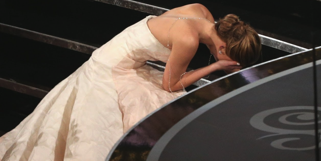 Jennifer Lawrence falls at the 2013 Oscars