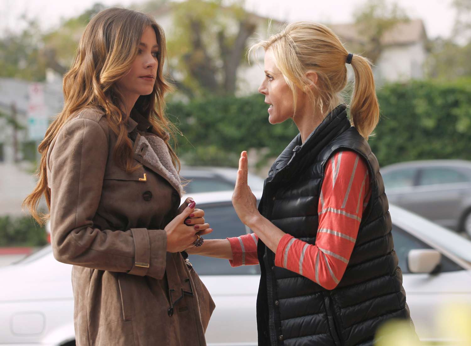 Sofia Vergara and Julie Bowen in Modern Family | Credits: ABC