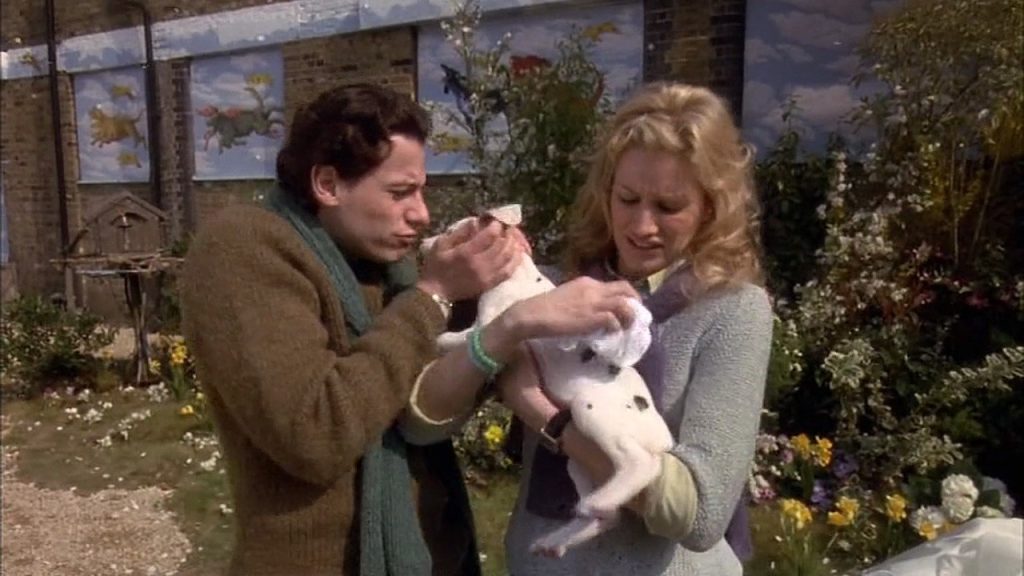 Ioan Gruffudd and Alice Evans in a still from 102 Dalmatians