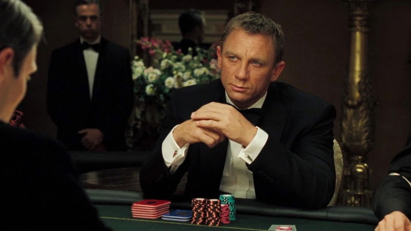 James Bond: Tony Gilroy’s Scrapped 007 Set in The ‘60s Would’ve Solved Franchise’s Biggest Issue 1 Daniel Craig in Casino Royale