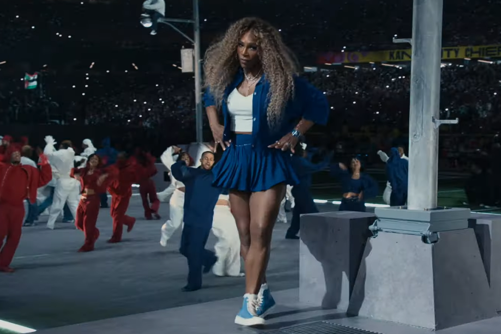 Serena Williams c-walking to Not Like Us. 