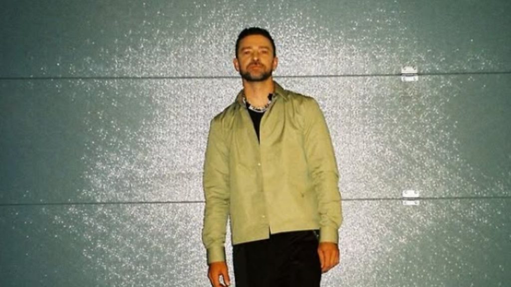 Justin Timberlake wearing olive-colored jacket